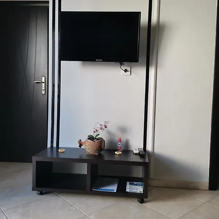 Spacious 2 Bedroom Close To Lindos - Sleeps 6 Full Air Conditioning アパート カラソス